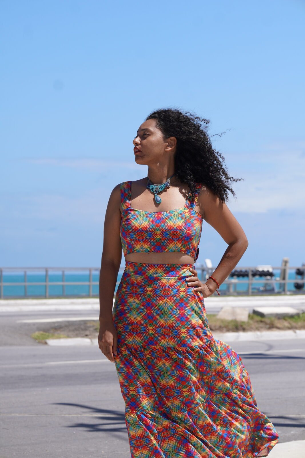 Conjunto de filé colorido fotografado na orla de Maceió
